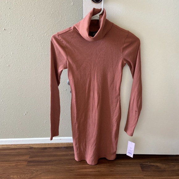 Dress - Picture 1 of 4